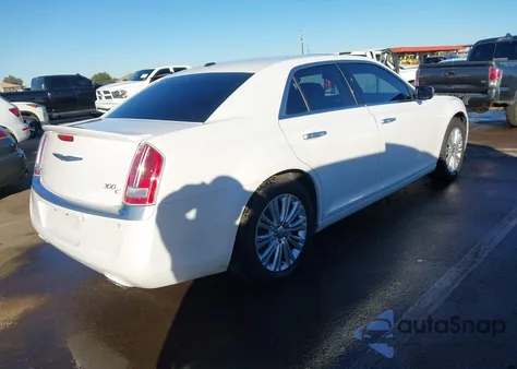 2013 Chrysler 300C Luxury Series Awd z USA, uszkodzony, nr VIN 2C3CCAST3DH505604